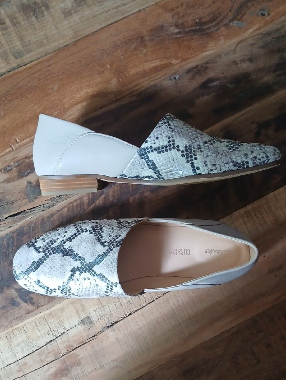 Clarks Comfort Plus Snake-Print & Gray Color, Slip-On's, Sz 8.5 US Like New